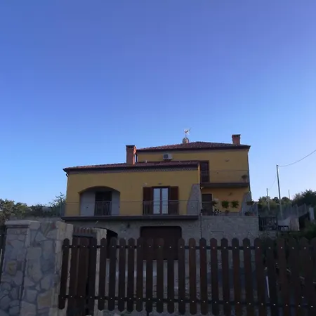 Lacus Pensilis Panzió Castel Lagopesole